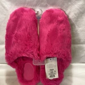 NWT Stars Above Pink Fuzzy Slippers SIZE L 9/10